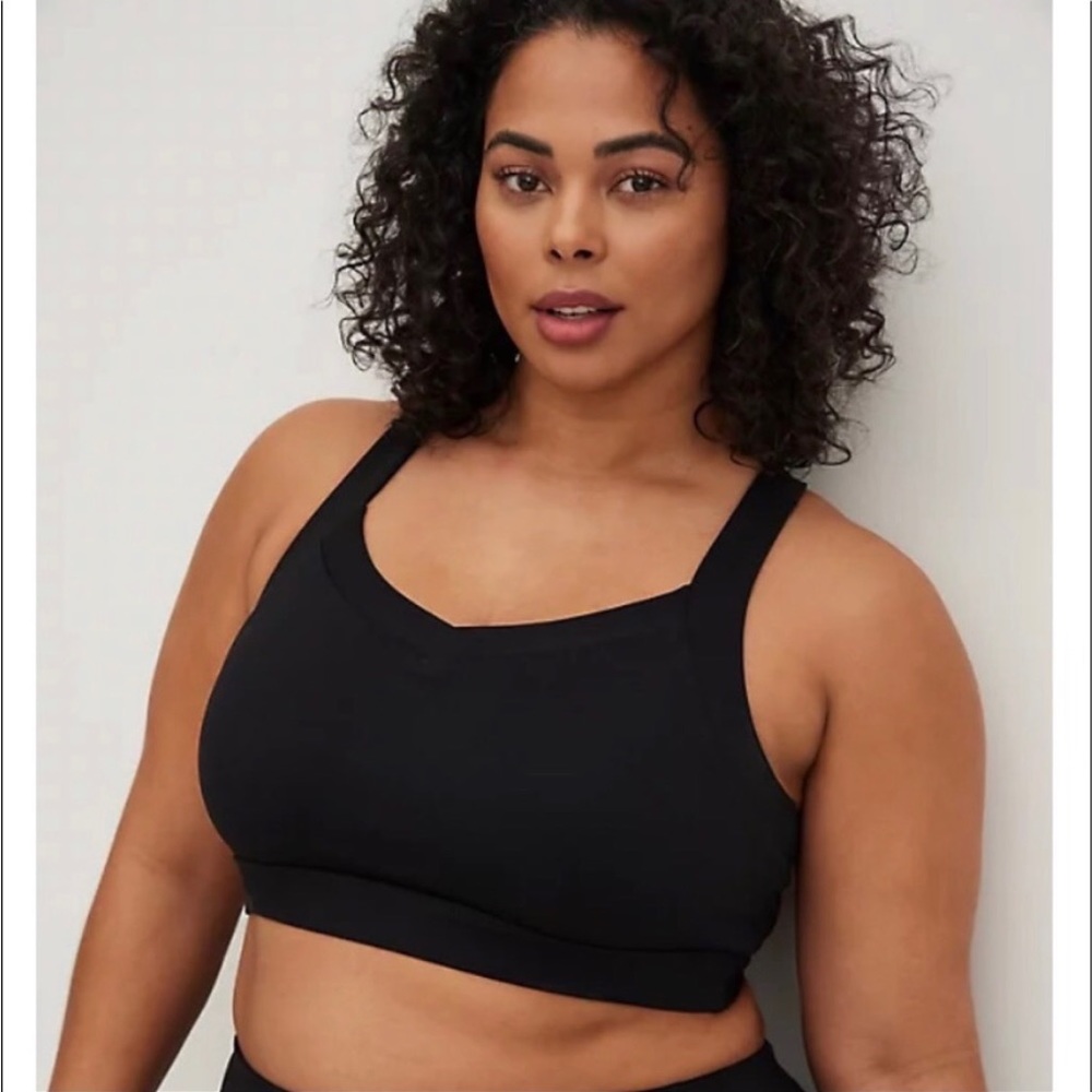 NWT Torrid Black Racerback Wicking Sports Bar Size 2X 18-20